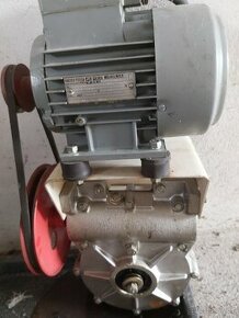 elektromotor s převodovkou - 1