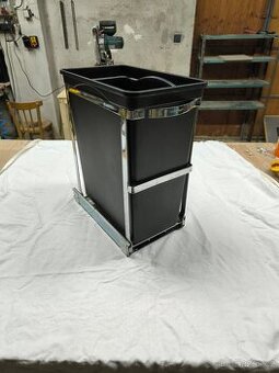 Simplehuman Vestavný koš 30l - 1