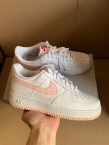 Nike Air Force 1 Valentine’s Day