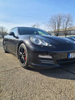 Porsche Panamera 4