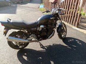 Suzuki GSX 750 inazuma