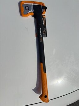 Štípací sekera Fiskars X28 - V. generace