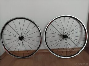 Zapletená kola Shimano WH-R500