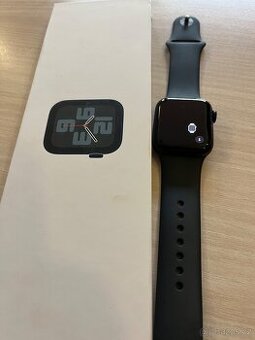 Chytré hodinky Apple Watch SE 2023 GPS 40mm pouzdro z temně