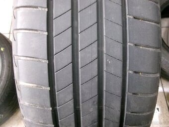 225/40 R19 BRIDGESTONE (5,5mm) č.15477