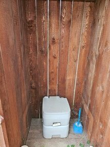 Dřevěné WC a chemickou toaletou - SLEVA