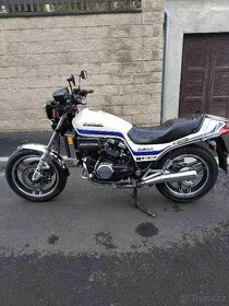 HONDA VF 750s - 1