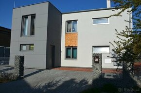 2+kk, 40m2 se zahradou a parkovacím stáním, Praha 9 - Kyje - 1