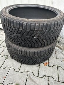 235/35 R19