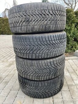 Zimní pneu KUMHO 215/40 R17