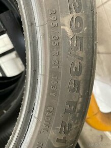 Pneu 295/35 r21