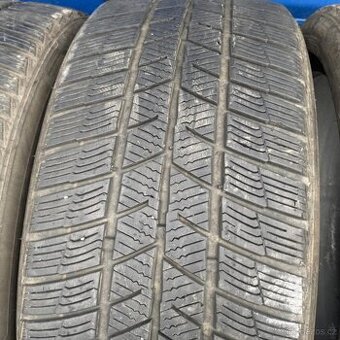 Zimní pneu 225/40 R18 92V Barum 7mm