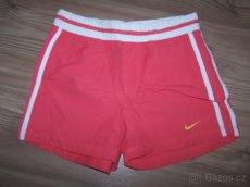 Pěkné kraťasy zn. NIKE, 10-12 let