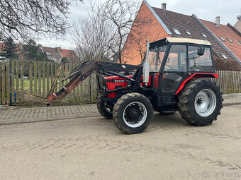 Zetor 7245 s čelním nakladačem s SPZ