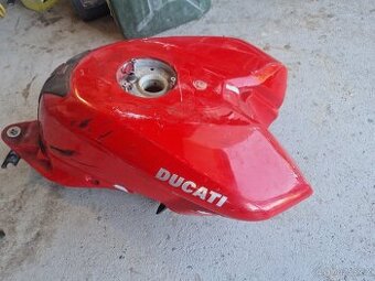 ducati 1098 nádrž