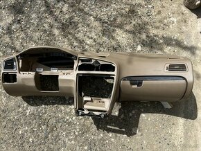 Palubní deska Volvo XC70