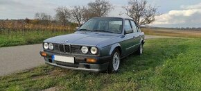 BMW e30 320i sedan