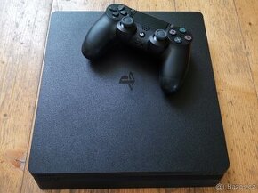 Playstation 4 slim - ZÁRUKA DO 18.4.2026