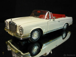 Mercedes Benz 280 SE Automatic Maisto 1/18 - 1