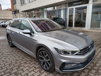 VW Passat B8 2.0TDI 140kW DSG R-Line Tažné ACC Matrix DAB Qi