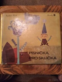 Písnička pro sklíčka, Pilař - 1