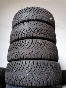 Zimní pneu = 205/60 = R16 = MICHELIN