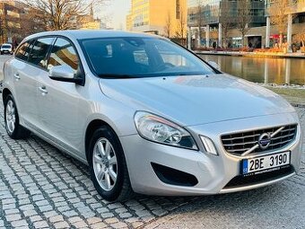 Volvo V60 2.0D 120KW 5VÁLEC AUTOMAT NAVIGACE SENZORY