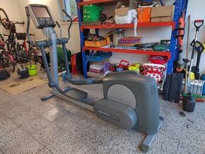 Eliptický trenažer Life Fitness