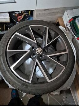 Skoda Kamiq letni sada Vega 215/55-18 GoodYear TOP