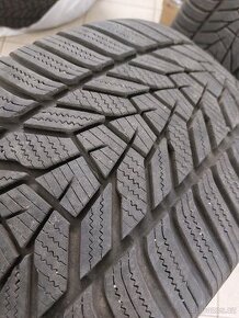 Zimní pneumatiky 285/30 R20

255/35 R20