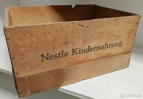 Bedna NESTLE Kindernahrung MOKRO ŠKODÍ