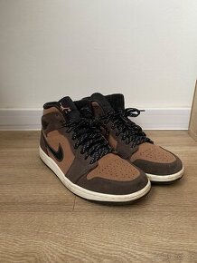 Air Jordan 1 Mid SE ‘Dark Chocolate’ 41