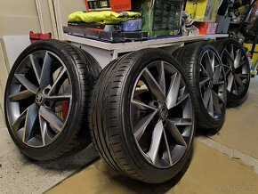 ALU kola Škoda Superb 3 5x112 r17 Originál, pneu ZÁNOVNÍ 95%