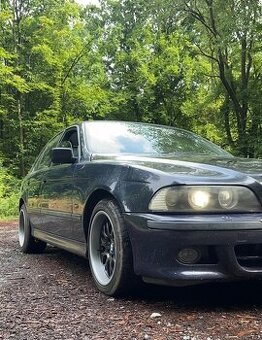 BMW 535i (e39 V8)