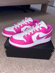 Jordan 1 Low Fire Pink (GS)