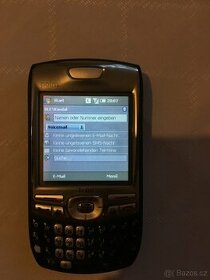 Palm Treo 750v s kolébkou a stylusem - 1