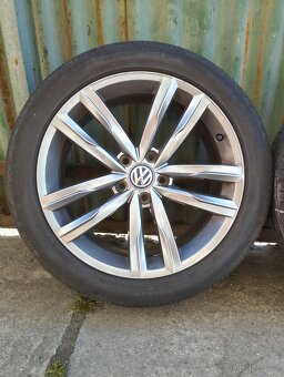 Alu disky VW Dartford 5x112 8Jx18 + 235/45 R18 94W Pirelli