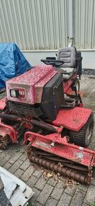 Sekací a mulčovací traktor TORO  REELMASTER 216D