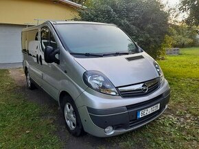 Opel Vivaro 2.5 Cdti bus 8 míst