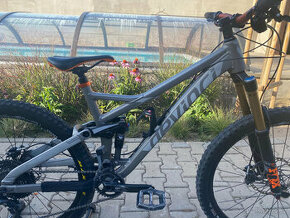 Prodám enduro kolo Devinci Django 27,5 S Coal/Silver KIT