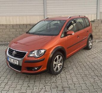 VW Touran CROSS /1,4i Tsi/ xenon/ 179000km/ 6ti kvalt/