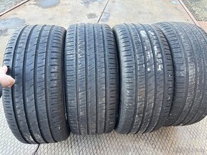 Prodam letni pneu 235/45R17 Barum