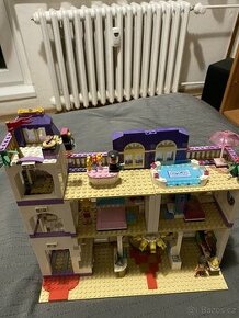 LEGO Friends Grand Hotel v městečku Heartlake