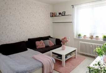 Prodej bytu 2+KK po rekonstrukci, 65 m², klidná lokalita - 1