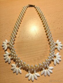 Starý náhrdelník s perličkami. - 1