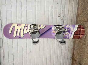 Dětský snowboard 139 cm Milka + vázání, dobrý stav.