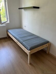 IKEA Postel dřevěná s upravenou výškou nohou