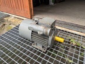 Asynchronní motor MEZ 0,55 kW 1410 ot/min