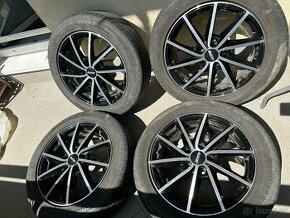 Alu kola ALUTEC 5x112 R17+pneu 215/55ZR17 pro ŠKODA SUPERB 3