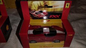 Autíčka 1:38 Shell V-Power Ferrari v orig. obalu.